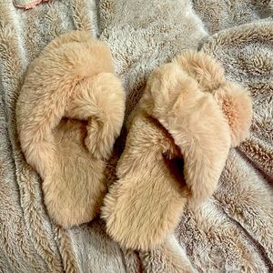 Fuzzy crisscross slippers